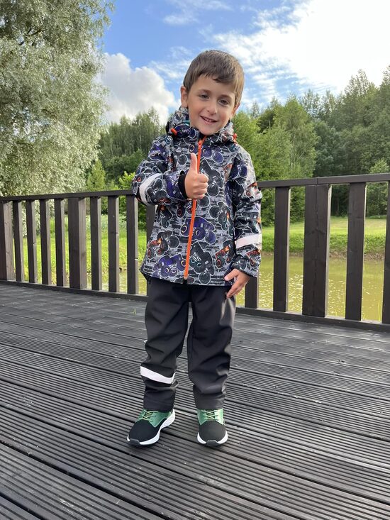 Melnas softshell bikses starpsezonai